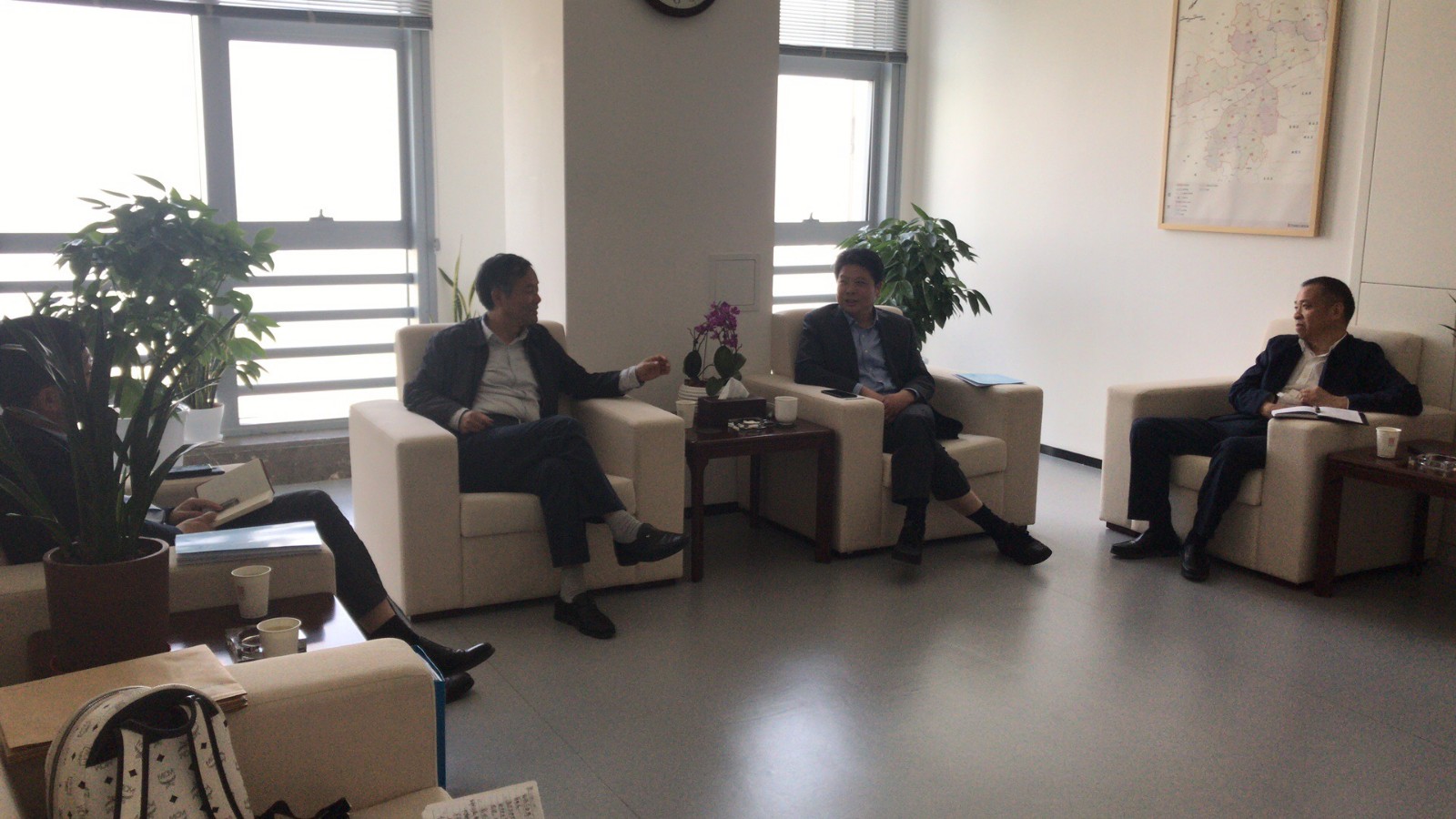 1524013677325093mipK.jpg 集團公司領導赴西咸新區深入交流.jpg