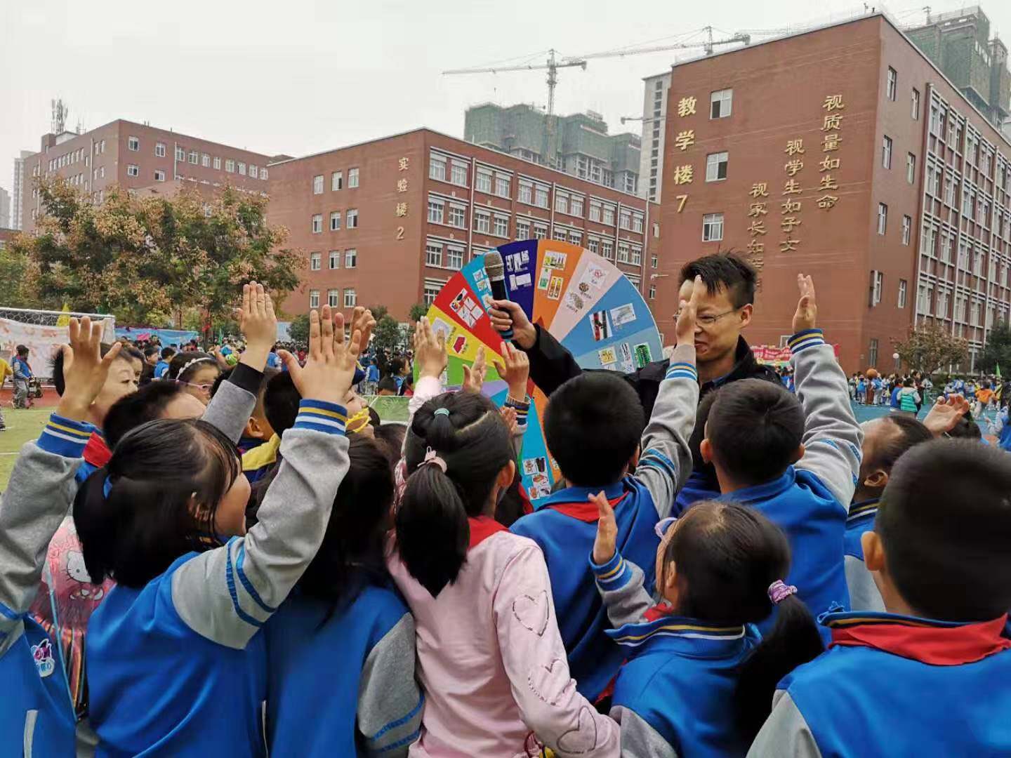 1.2 國源公司走進校園，開展垃圾分類宣傳.jpg