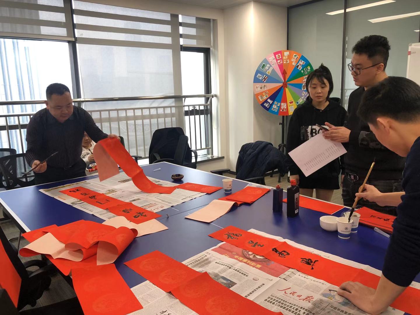 國源公司開展“寫春聯 送祝?！被顒?jpg