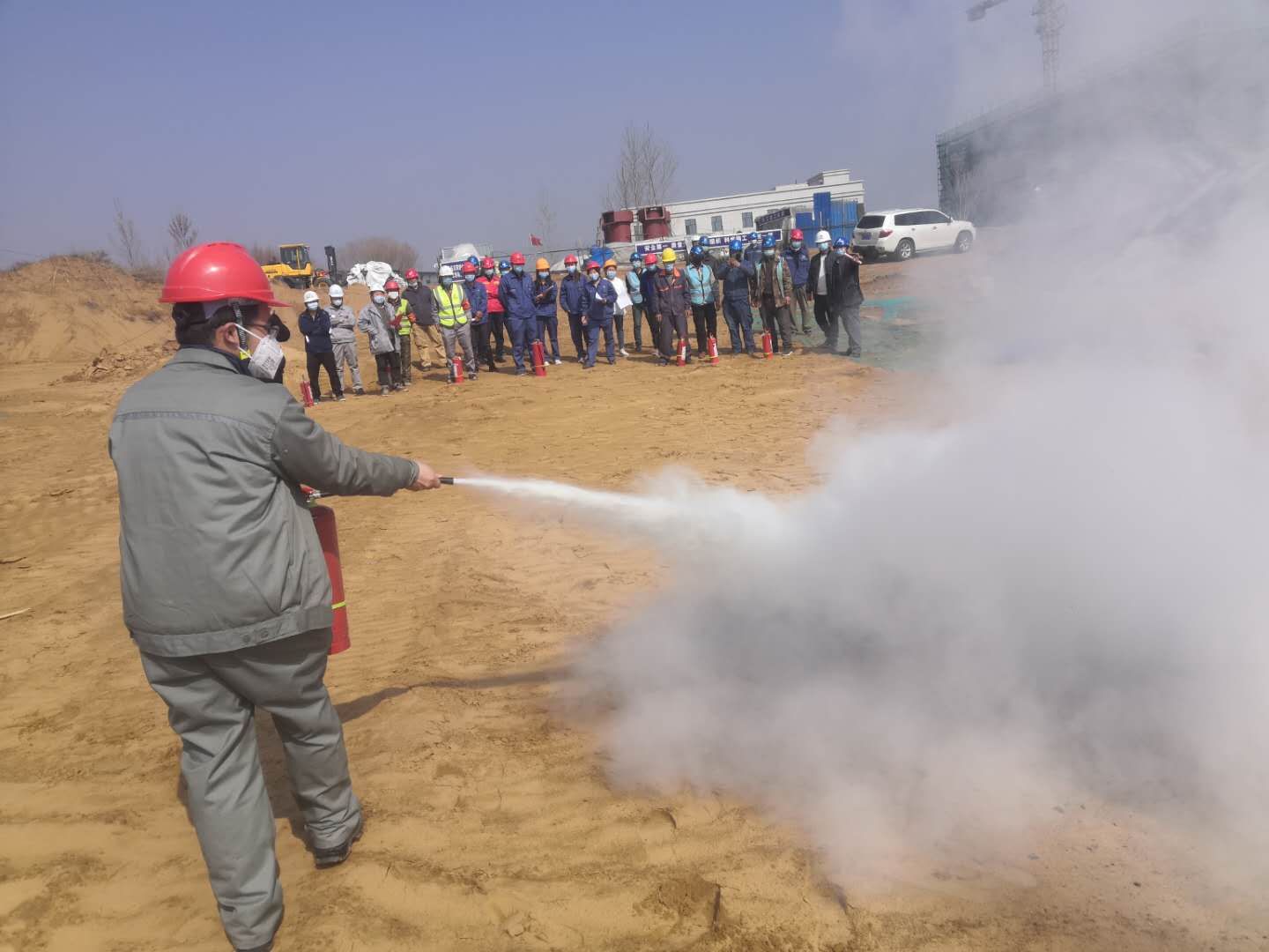 1585267940744343LFVZ.jpg 消防滅火器實操演練.jpg