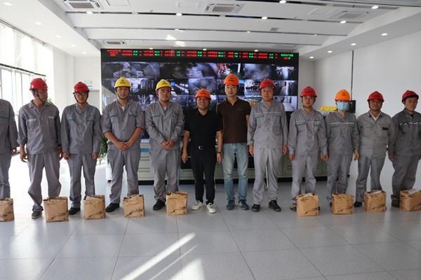 1626312738827348KOGa.jpg 集團公司領導赴國源公司榆林垃圾發電項目開展夏季“送清涼”1_副本.jpg