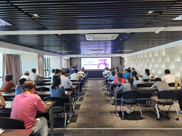 1631671252364293X5lU.jpg 中圣公司舉辦低碳變革與綠色發展”暨中圣學院大講堂第十一期培訓圖片1_副本.jpg